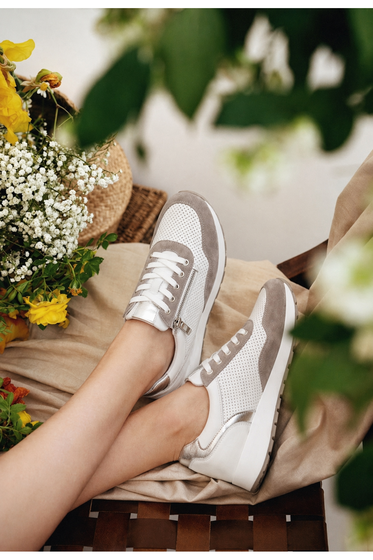 Beyaz Fermuarlı Günlük Spor Ayakkabı – Kadın Rahat Taban Sneaker | Hafif, Nefes Alabilir, Şık Tasarım